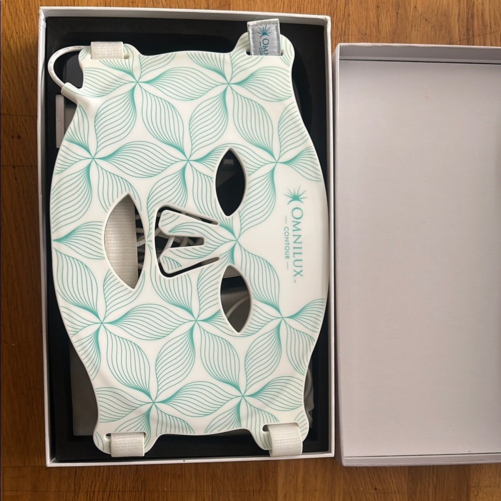 Contour Green and White LED Mask